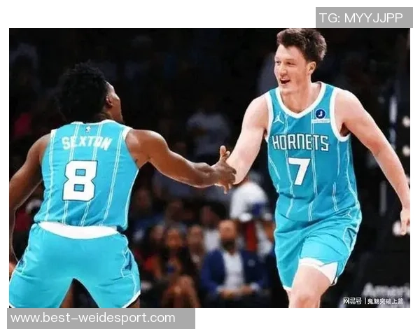 卡尔克布伦纳表现抢眼四投全中贡献双十数据但致命失误令人惋惜 卡尔克布伦纳表现抢眼四投全中贡献双十数据但致命失误令人惋惜